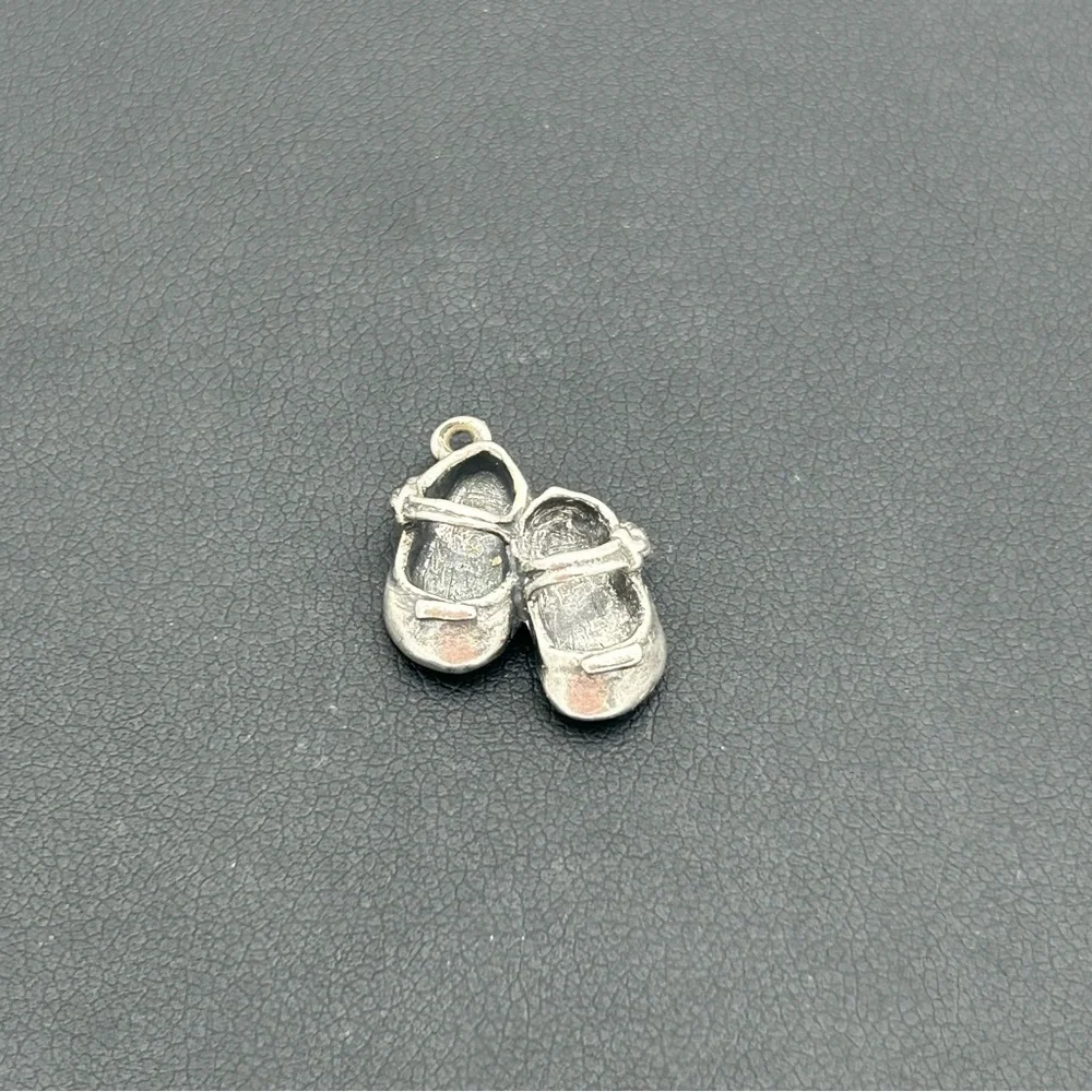 Avery Silver Baby Shoe Charm - Picture 2 of 5